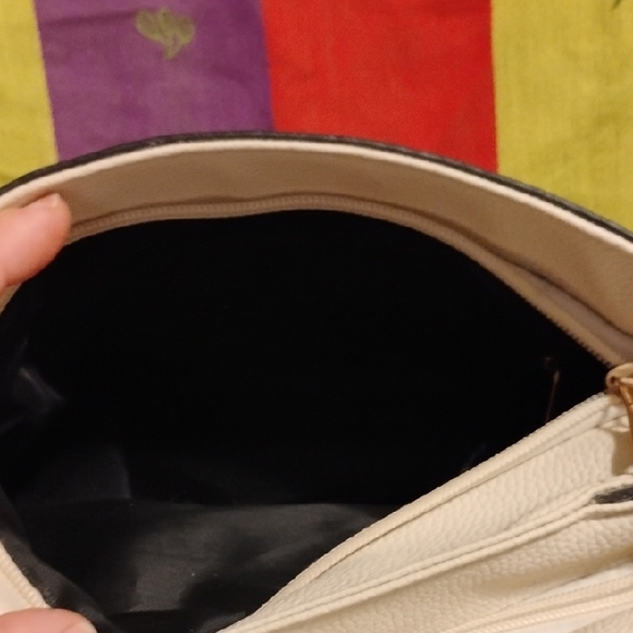 Cream Purse with Geometric Design - Picture 3 of 6